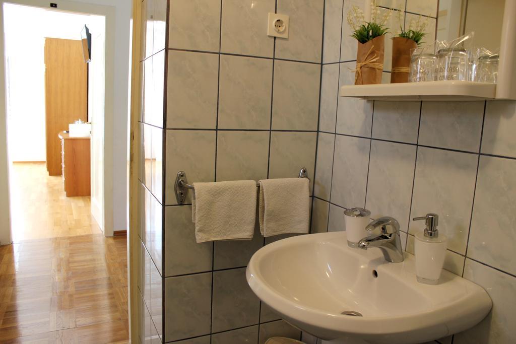 Guest house Pansion Ivan & Ivana Bol